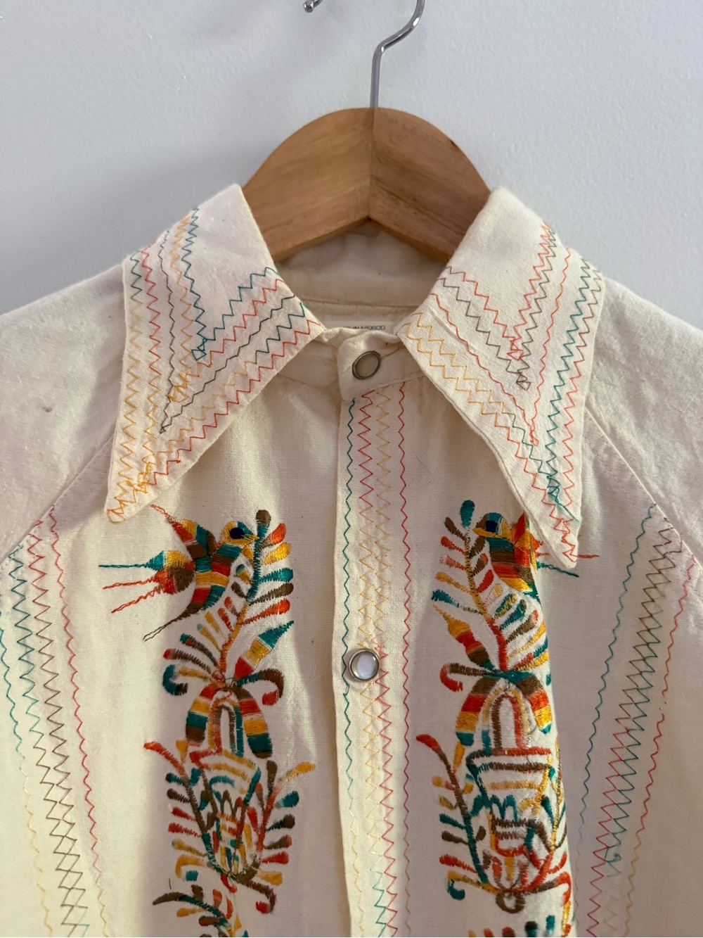 Vintage 70s western shirt w Embroidery, raw cotton and pearl snaps